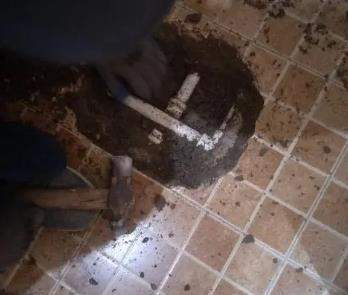 天涯卫生间漏水维修公司为您分享下卫生间渗水如何处理及注意事项